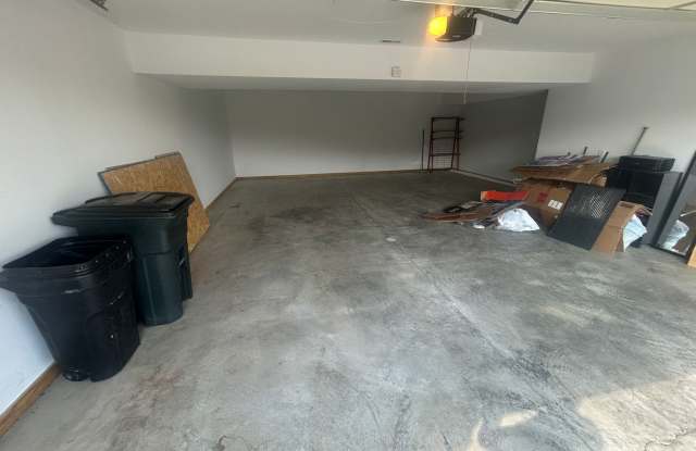 3 Bedroom, 3.5 Bathroom Townhome - Close to Med Center - Available 11/02/2026 Gallery 4