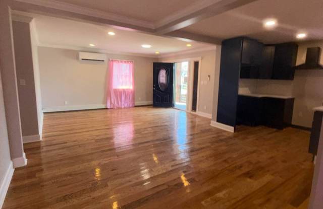 146-19 183rd St Springfield Gardens Gallery 2