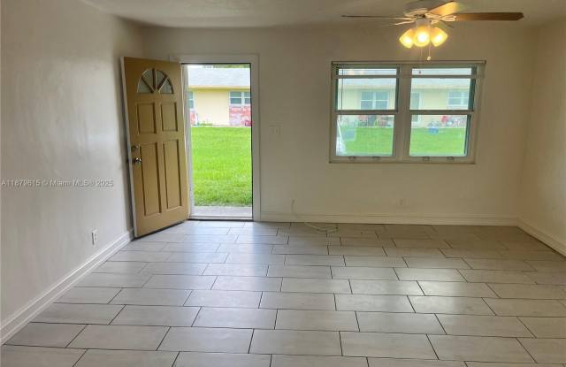 4531 SW 32nd Ave photos photos