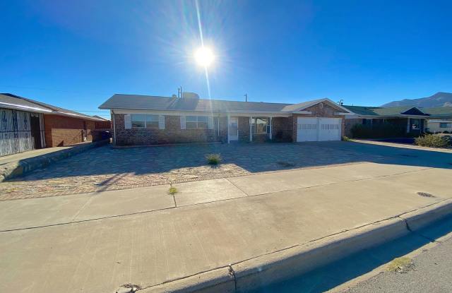 Northeast El Paso 3bed/2bath w/LOTS of living space! photos photos