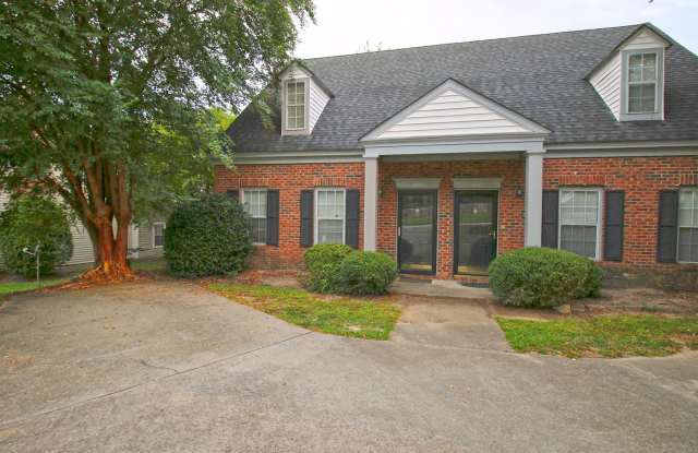 Available July 11th – Charming 3 Bed / 2 Bath Brick Townhome! photos photos