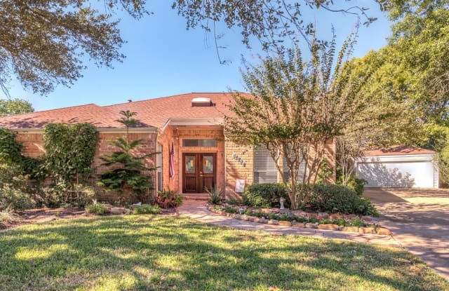 12355 Meadow Lake Dr - 12355 Meadow Lake Drive, Houston, TX 77077