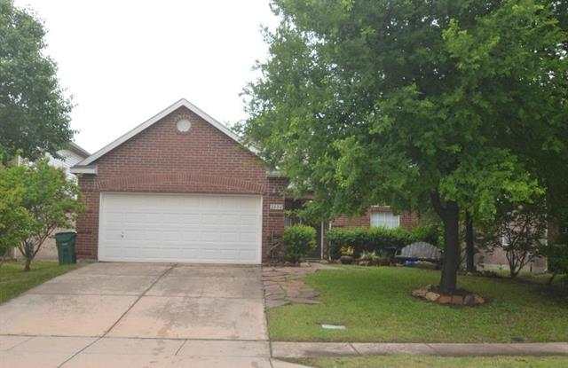 2404 Sheldon Drive Gallery 2