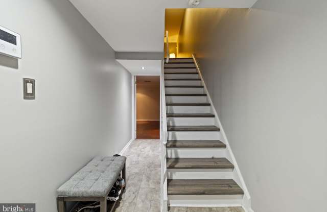 6925 SPRAGUE Street Gallery 4