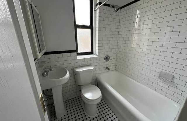 2095 Grand Concourse Gallery 4