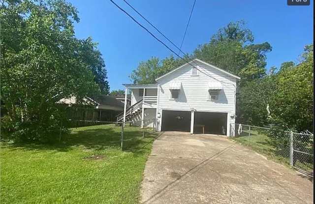 House For Rent - 4245 Woodlawn Ave, Beaumont, TX 77703 photos photos