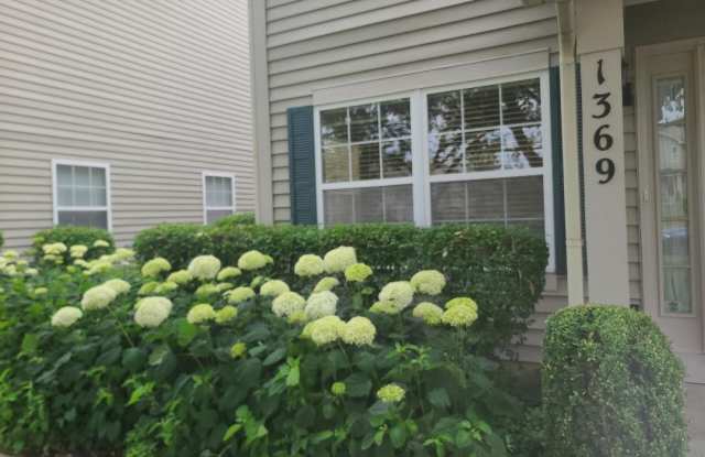 1369 Orleans Drive Gallery 2