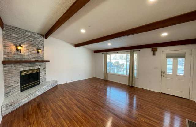 Well cared for 3 bedroom/ 2 bathroom Ranch Style home in Palmer with fenced in back yard and 2 car garage!! Gallery 4