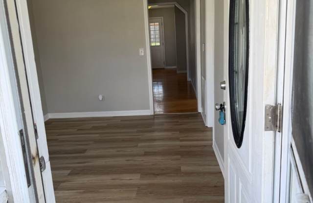 Two bed 1 bath Maryville City Home Available Now photos photos