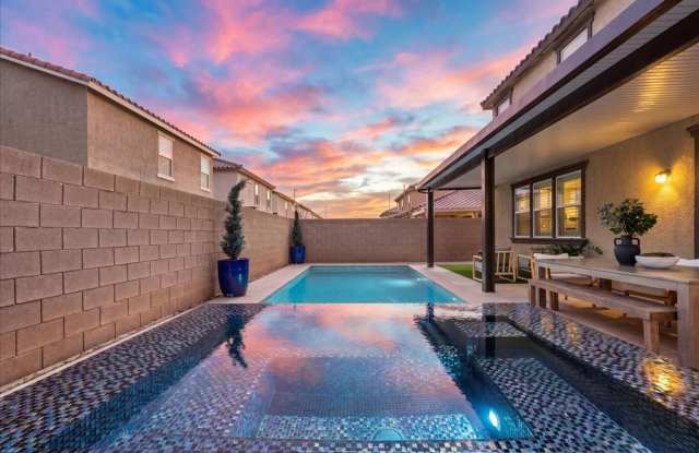 Private Pool, Spa & Gourmet Kitchen with Open Floor Plan photos photos Private Pool, Spa & Gourmet Kitchen with Open Floor Plan photos photos