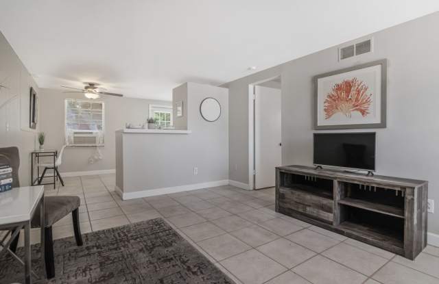 Move-In Ready 1BR/1BA Duplex in Brandon, FL — $1,250/Month, Across from Brandon Mall Gallery 3