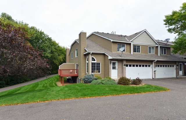 3 bed, 1.5 bath townhome in Vadnais Heights, MN Gallery 1