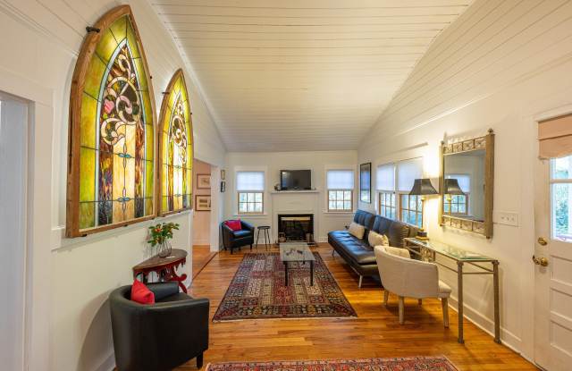 566 Newberry Street SW Gallery 2