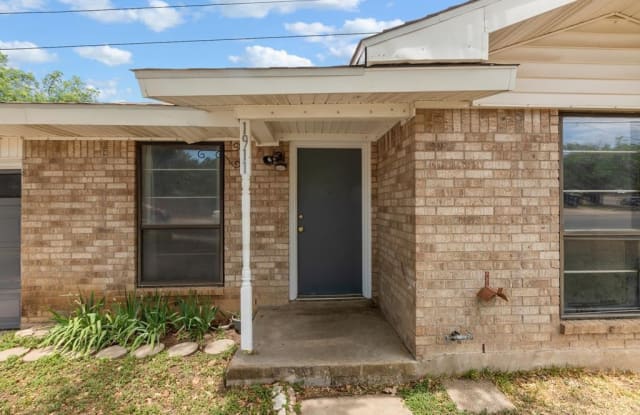 1911 Singing Wind Dr - 1911 Singing Wind Drive, Kerrville, TX 78028