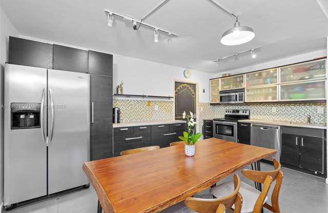 9022 NE 8th Ave photos photos