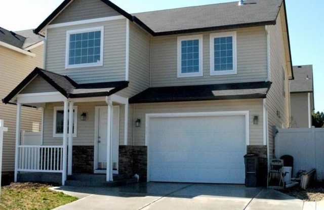 Well-Maintained 4-Bedroom Home with Loft & Fenced Backyard Gallery 1