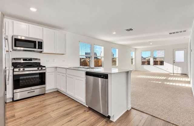 Beautiful 3-Bedroom Kyle Home with Office/Flex Space – Lawn Care & Pest Control Included! Gallery 4