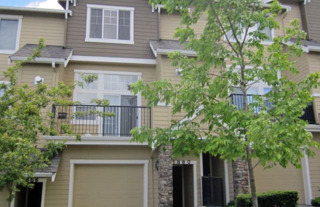 1880 17th Court NE - 1880 17th Court Northeast, Issaquah, WA 98029