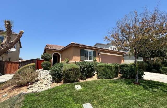 Price Reduction!! Gorgeous 3 Bedroom 2 Bathroom Home in Tournament Hills! Gallery 2