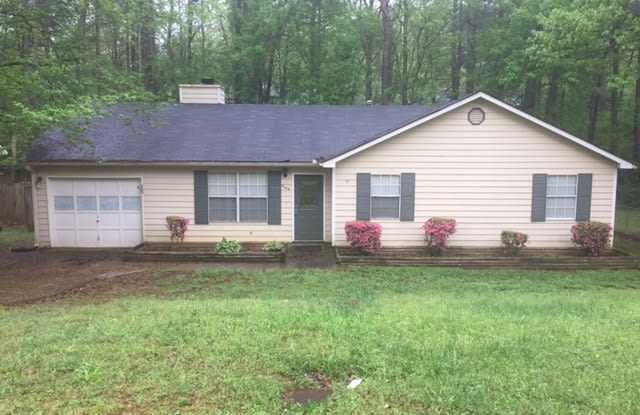 2871 Old South Dr: Ranch-style home in Jonesboro with great back deck for rent! MOVE IN WITH NO SECURITY DEPOSIT! Available Now! photos photos