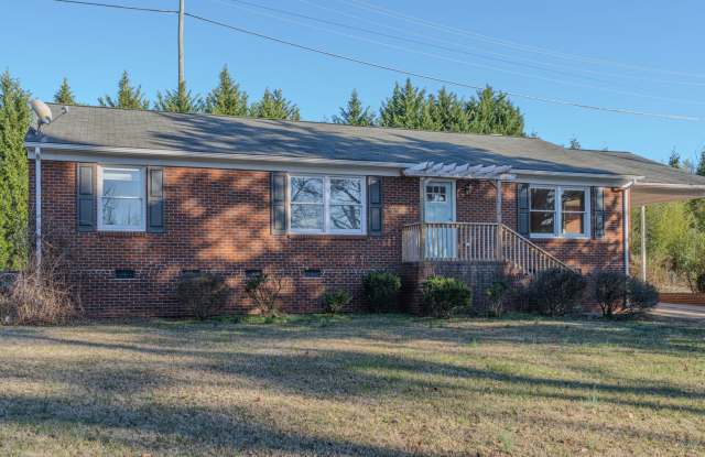 Charming 3-bed, 2-Bath home convenient to Friendly Ave an 840 Gallery 1