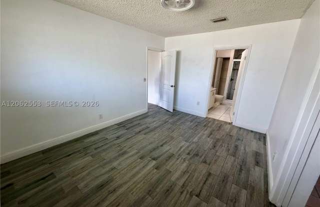 3310 SW 92nd Pl Gallery 4