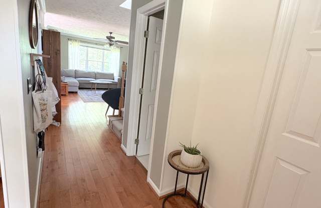 247 Richmond Park Drive Gallery 2