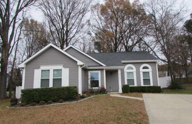 3 Bed/2 Bath Ranch Home in Charlotte - Cul de Sac - Level Lot - Fenced Back Yard - Storage Shed Gallery 1