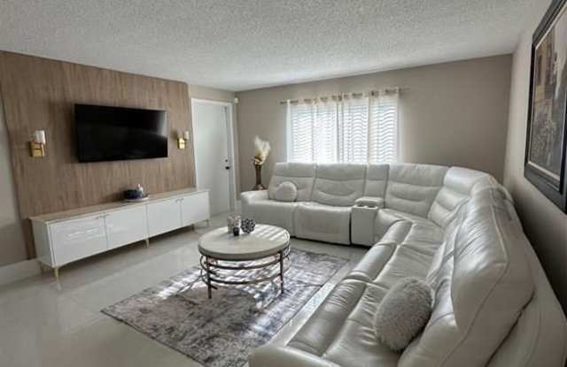 2820 Tennis Club Dr photos photos