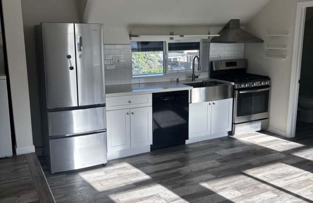 2817 Idell Street1/2 photos photos