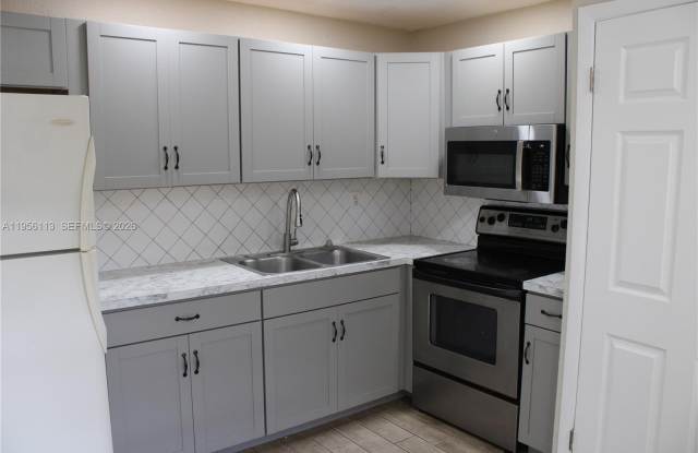 2740 SW 46th St photos photos