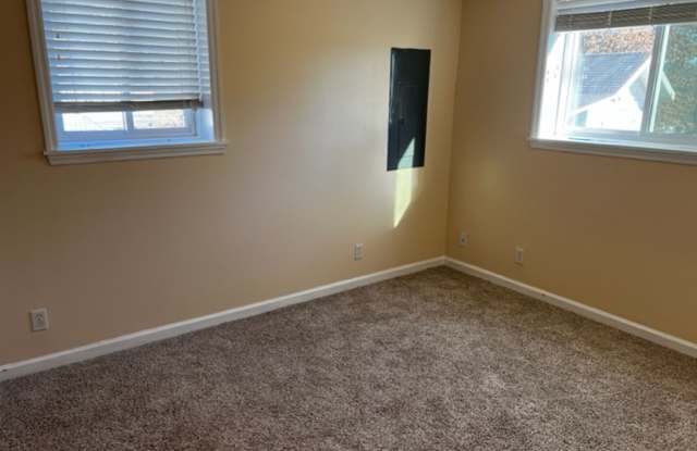 Maryville 37803 - 2 Bedroom, 1 Bath Basement Apartment - Call Troy Adams 865-233-6949 Gallery 3