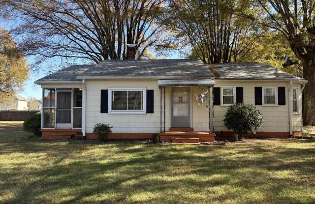 3 Bedroom, 1.5 Bathroom House in Winston-Salem! - 129 Hartley Street Southeast, Winston-Salem, NC 27107