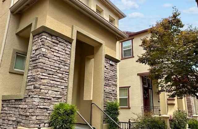 $4,500 / Beautiful 3BR + Bonus Room / 2.5BA Single-Family Home in Warm Springs, Fremont photos photos
