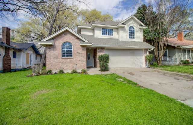 305 Virginia Avenue - 305 Virginia Avenue, Waxahachie, TX 75165