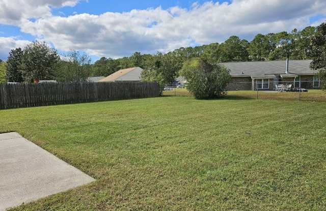 3 bed 2 bath/Fenced yard. Convenient to I-95, Richmond Hill schools, and shopping. Gallery 3