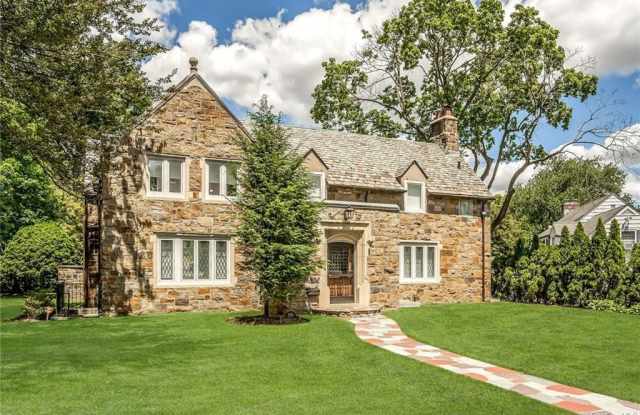 59 Lockwood Road - 59 Lockwood Road, Scarsdale, NY 10583