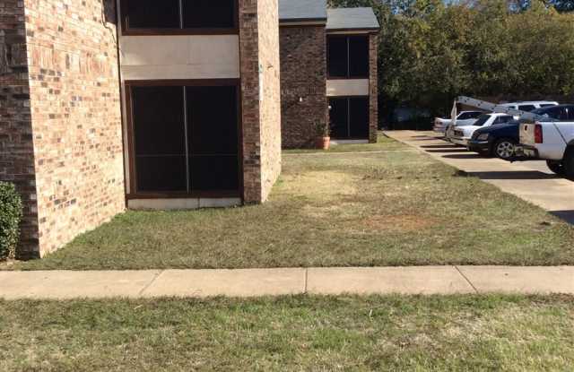 Three Oaks Apartments Gallery 3
