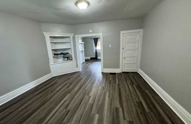 Lovely 2 Bedroom 1 Bathroom townhome Gallery 4