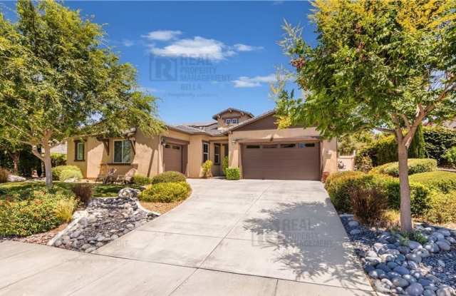 Beautiful Winchester Home with Open Floor Plan, Office & Solar Gallery 3