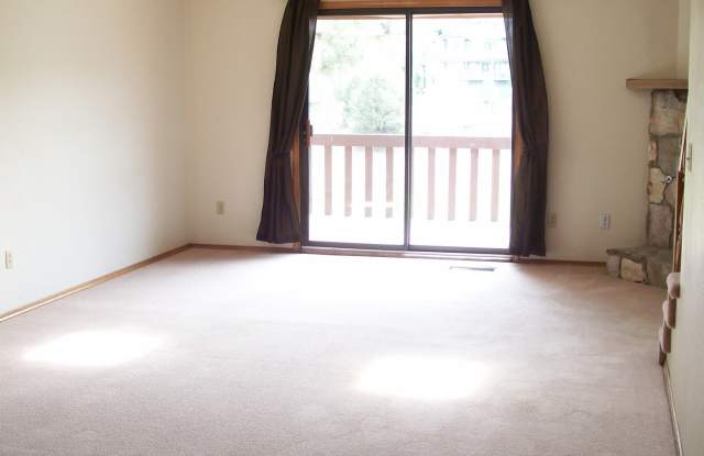 Country Club Townhouse Gallery 3