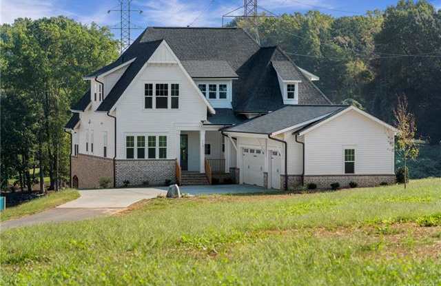 9110 Greenwood Road Gallery 2