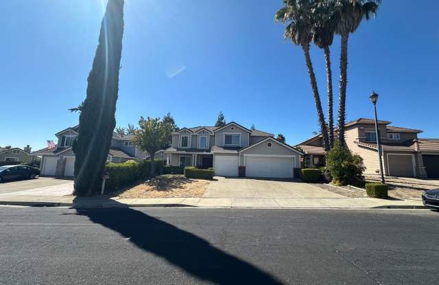 Gorgeous Antioch Home 3 Car Garage w/ SOLAR Gallery 3