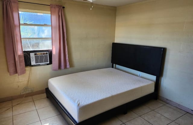 350 North Charles Street - 350 North Charles Street, Daytona Beach, FL 32114