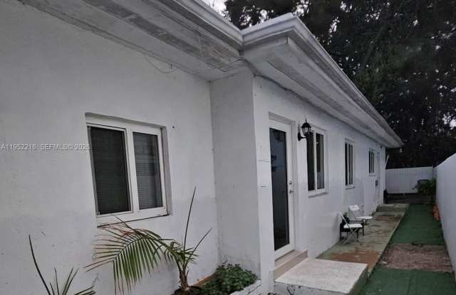 1122 NW 32nd Ct photos photos