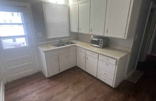 620-622 West 6th Street - 620 photos photos