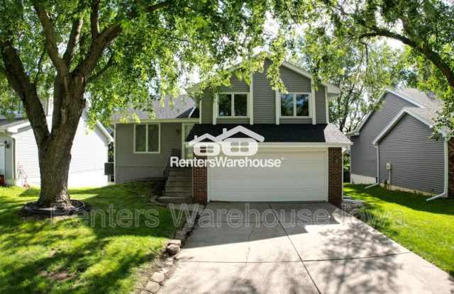 2422 Sandler Dr - 2422 Sandler Drive, Urbandale, IA 50322