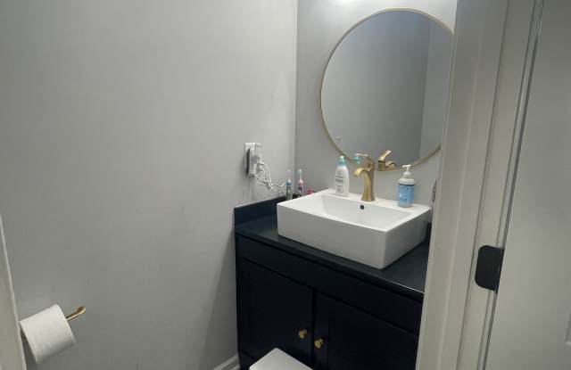 112 Shannon Place Gallery 4