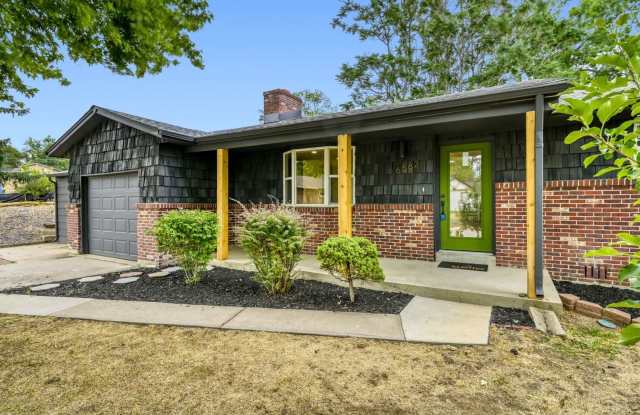 Charming 3BR House in Arvada Gallery 1