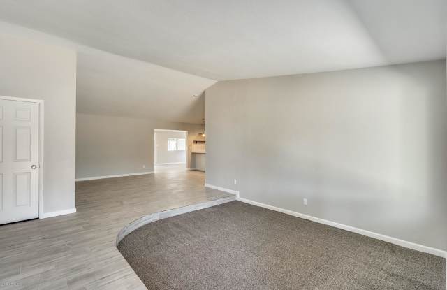 7336 W PECK Drive Gallery 4